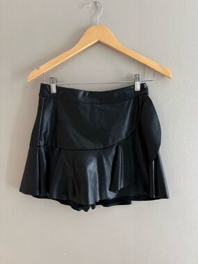 DO+BE - Black Faux Leather Ruffle Skort (Small)